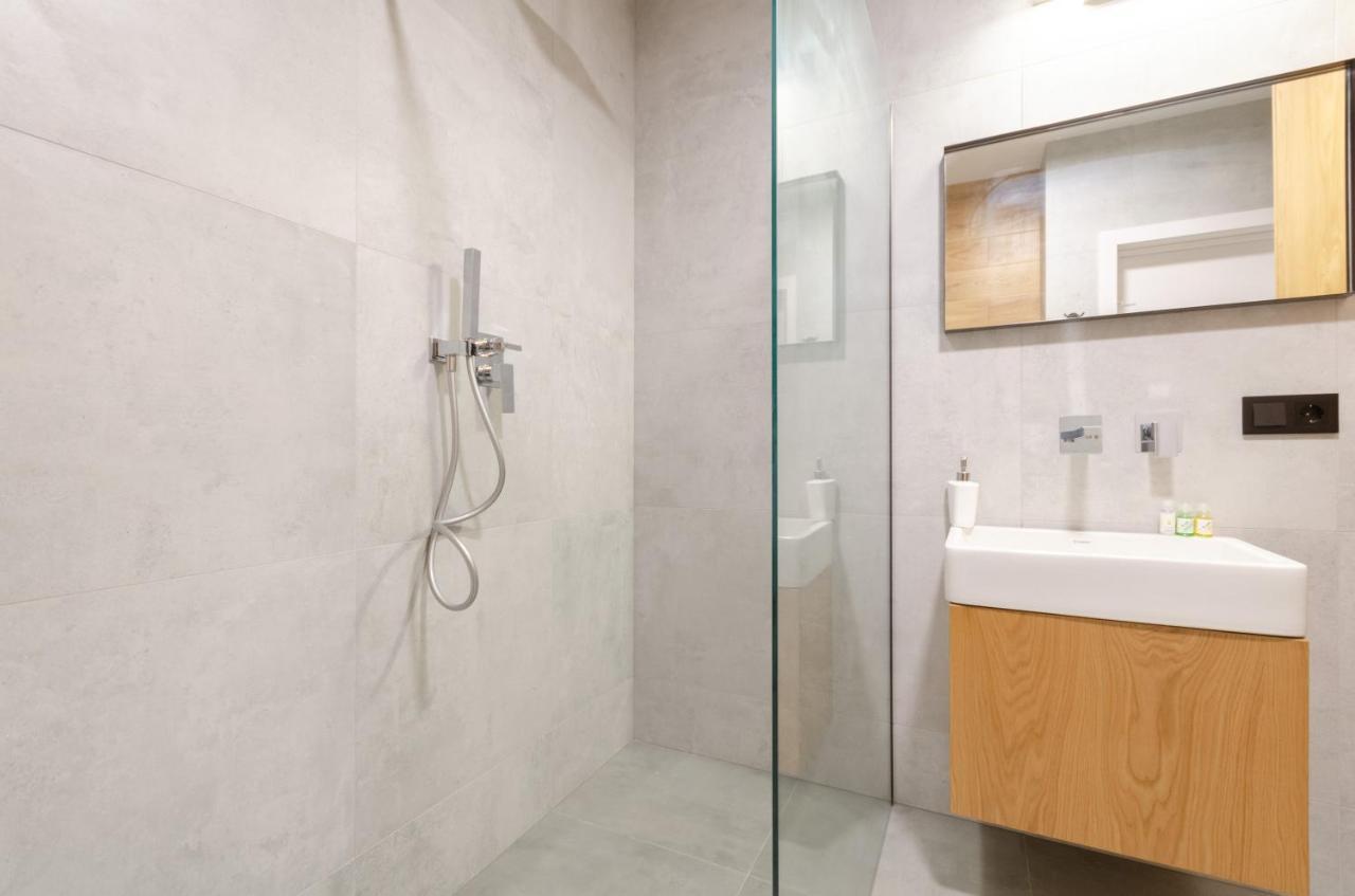 Petrovdom 12-95 Loft Apartments At Rc Kvartet, 16Г Vasyl Lypkivskyi Street Kiev Luaran gambar